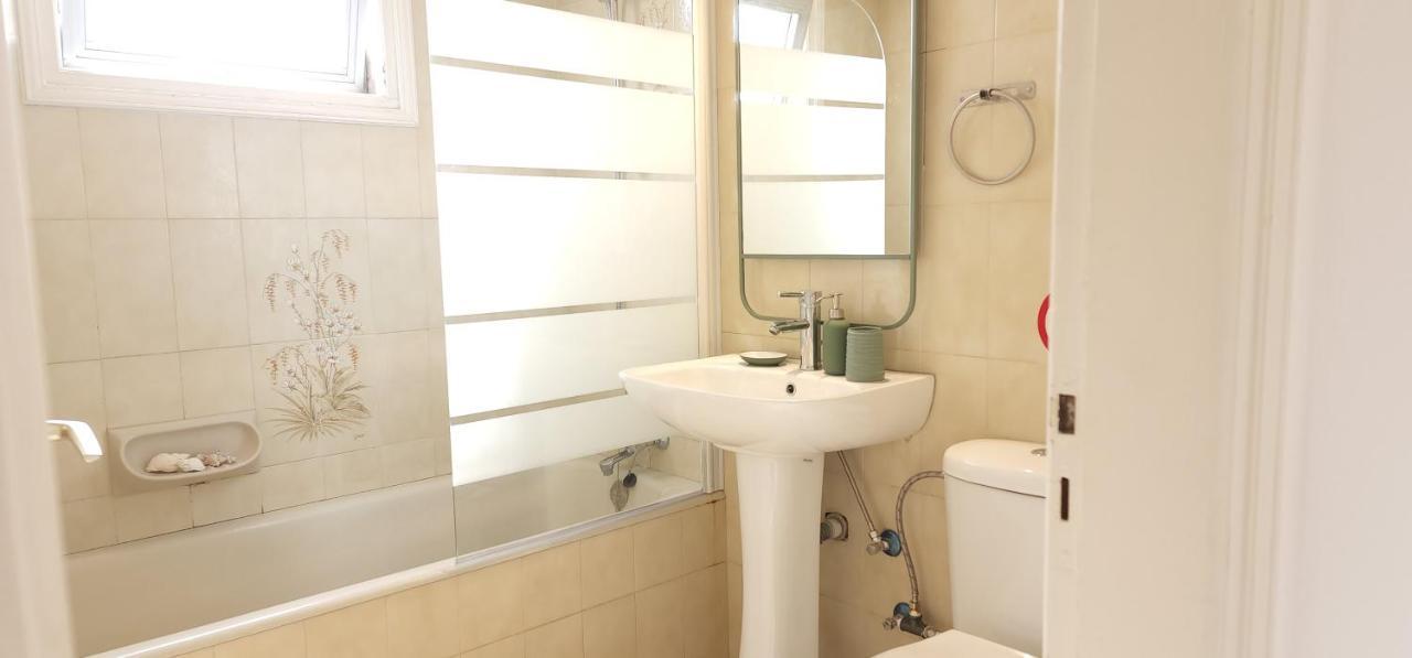 Capri Sea View One Bedroom Larnaca Buitenkant foto